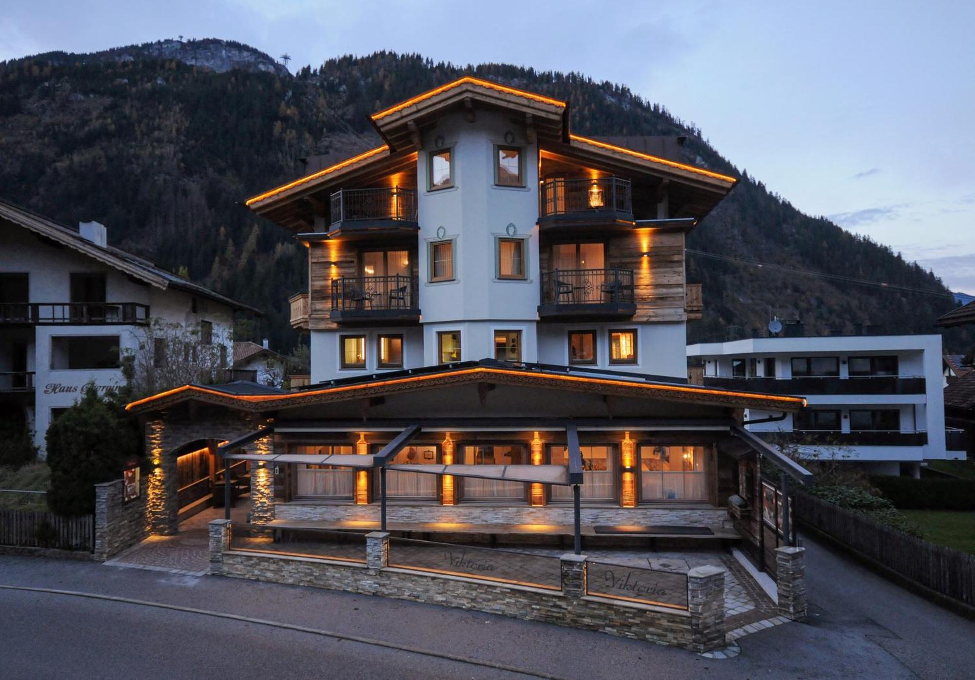 Hotel Viktoria & Landhaus Joggl Mayrhofen Exterior photo