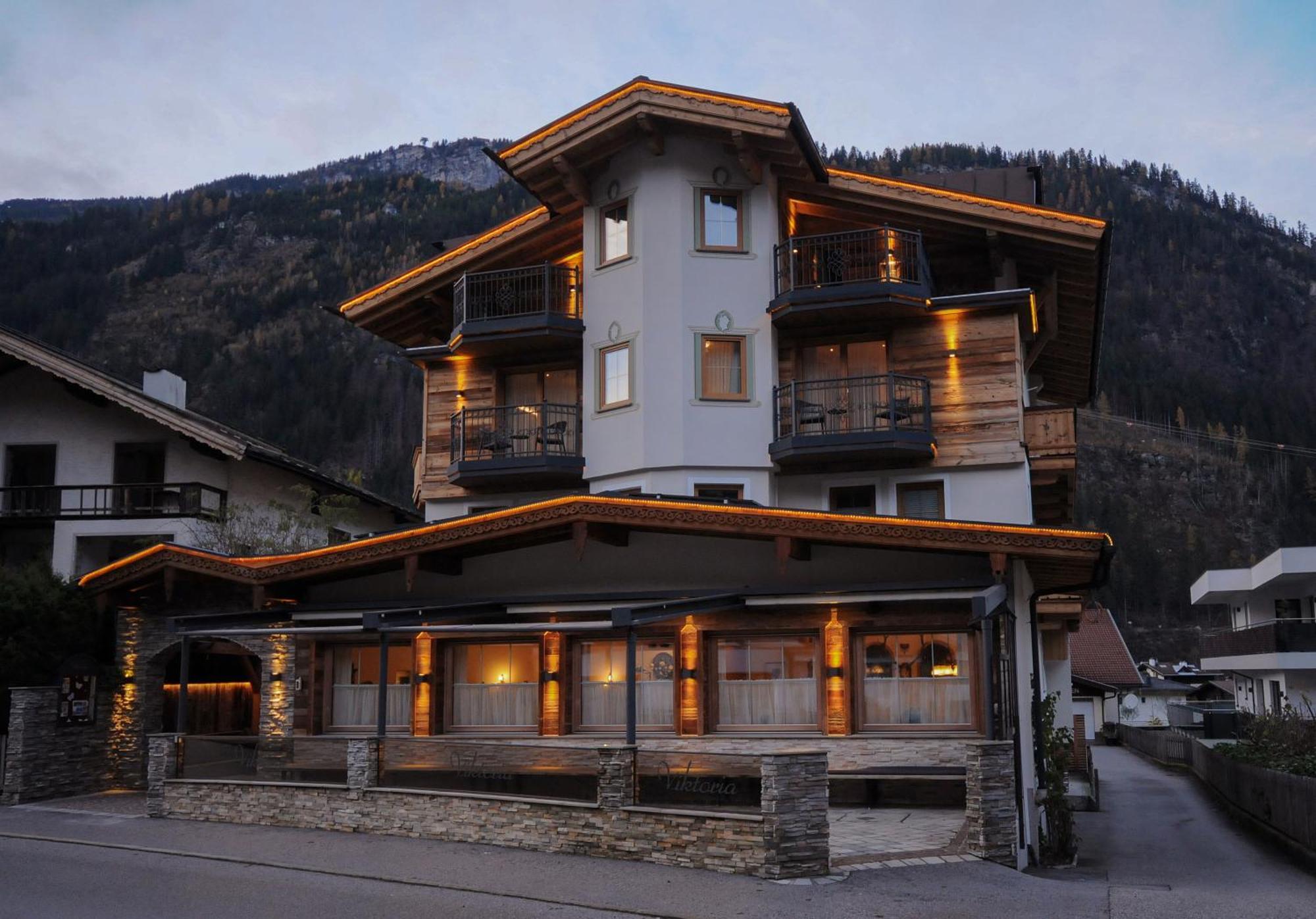 Hotel Viktoria & Landhaus Joggl Mayrhofen Exterior photo