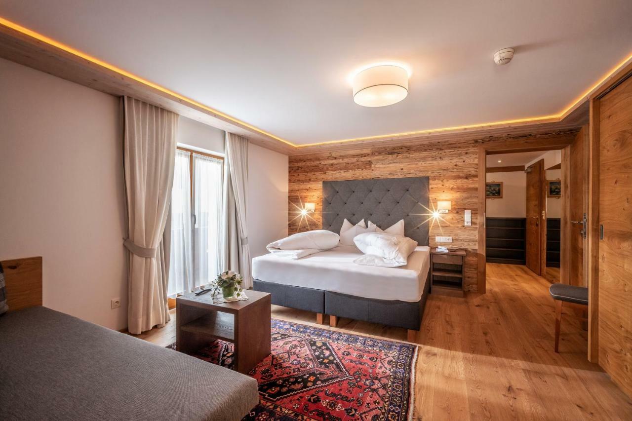 Hotel Viktoria & Landhaus Joggl Mayrhofen Room photo